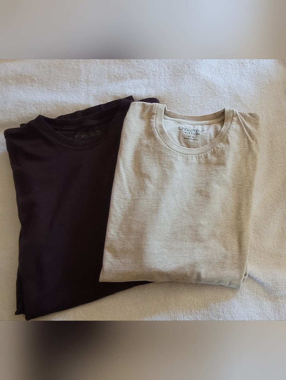 2 Cherokee Short Sleeve T-Shirts – Size Large – Great Condition (Bin 2)